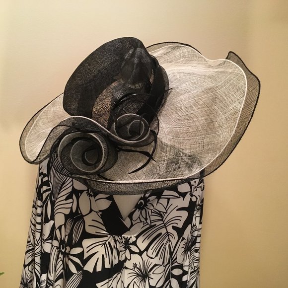 Secret Treasures Black and White Floral Dress - Picture 8 of 10